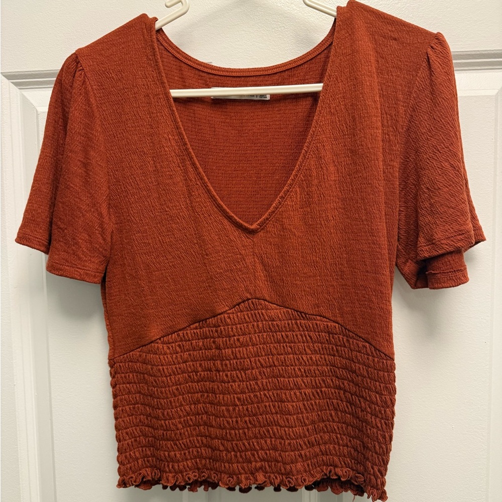 Abercrombie & Fitch V-Neck Top in Rust - Size Small